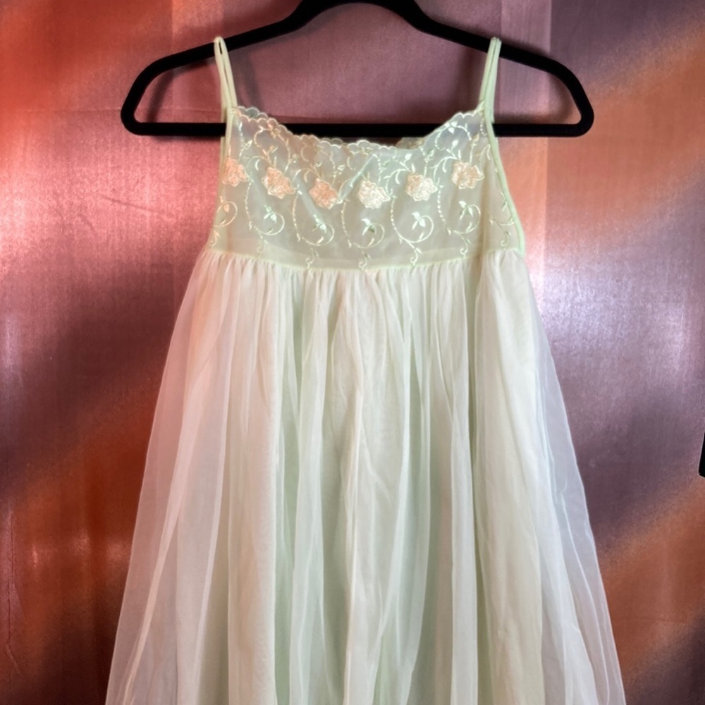 Vintage 60’s light lime green pinafore size Small 41” waist 36”‎ chest 116